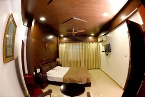 Hotel Sharada International - Room