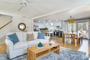 Walk to Lake Tashmoo! Cape Gem w/ Deck & Fire Pit - Interiör