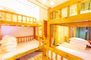 Edinburgh Hostel - Coffee bar - Western breakfast -Travel expert -Good location-English reception-Ticket service-Tourism planing-Laundry-Camara-Drone gopro - Rom