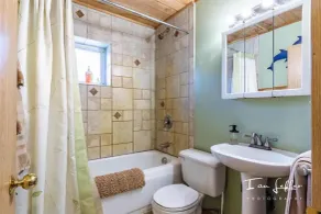 Alaska Grizzly Lodge - Bathroom