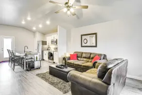 'urbana Cabana:' Modern Home 8 Mi to Texas Tech! - Intérieur