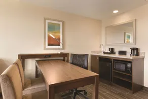 Embassy Suites by Hilton Akron Canton Airport - Chambre