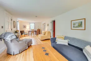 Family-friendly Retreat in Barre: 2 Spacious Decks - Intérieur