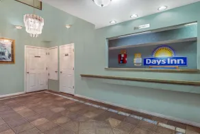 Days Inn Windcrest by Wyndham San Antonio - Hall