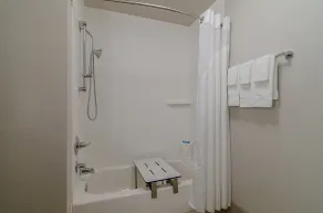 Holiday Inn Express & Suites - Atchison by IHG - Baño