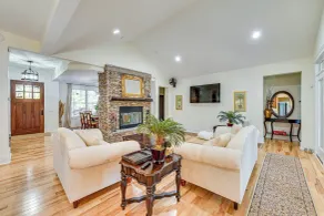 Fire Pit + Patio: Spacious Southern Pines Retreat - Intérieur