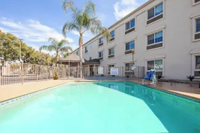 Holiday Inn Express & Suites - Tulare by IHG - Pool