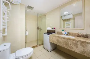 NO.8 Qing Ni Apartment(DL Railway Station Zhongshan Square Branch ) - Badeværelse