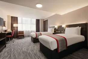 Ramada by Wyndham Leeds East - Room