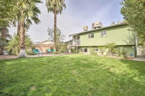 'Vegas Oasis' Home w/ Pool & Spa: 7 Miles to Strip - Innvendig