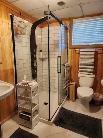 Saguenay-Lac-Saint-Jean Getaway 3-Bedroom Holiday Cottage with Garden View - Badeværelse