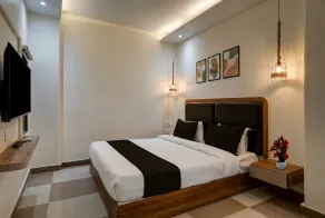 Super Townhouse Patel Nagar Near Saharanpur Chowk Dehradun Formerly Calista Square - Rom
