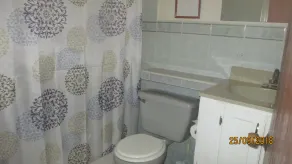 Tropical Breeze Vacation Home and Apartments - Bathroom