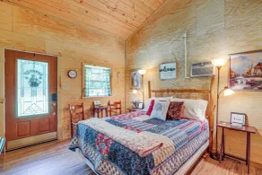 Lake Butler Cabin on 5 Acres w/ Fire Pit! - Interiør