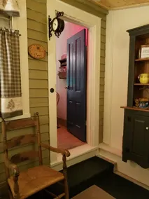 Lilly Pad - Interior entrance