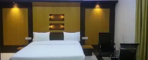 Iroomz Hotel SR Grand - Zimmer