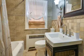 Cumberland Cottage w/ Screened Porch + Fire Pit! - Bathroom