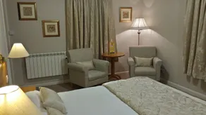 Sturdy`s Castle - Historic Coaching Inn near Blenheim Palace, Oxfordshire - Room