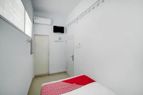 Ada Guest House near RS Methodist Medan RedPartner - Room