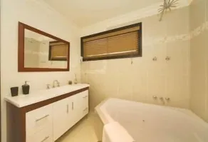 Top of the Range Retreat - Bathroom