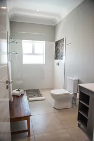The Whale on Main B&B - Bathroom