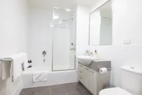 MainStay Suites Mackay - Bathroom