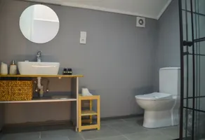 Quonset Glamping - Bathroom