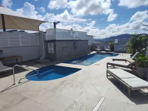 'The Sand Dollar' Central Cairns Chic with Adjacent Studio - Pool