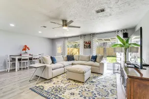 6 Mi to Clear Lake: Family Home w/ Patio & Yard - Innvendig