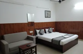 Hotel O Shri Sai Guest House - Quarto