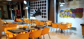 Max Hotels Prayagraj - Restaurant