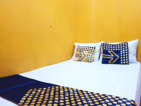 Hotel O Kos Haji Jakfar SyariahNearPancoran mas 25 - Habitación