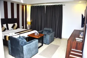 Tipsyy Inn Suites 007 - Rom