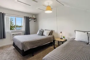 Fife Lake Lodge Multi-level Suite with Lake Views - Chambre