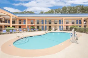 Baymont by Wyndham Greenville - Piscine