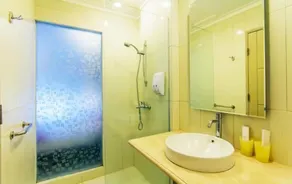 D'Best Hotel Sofia Bandung - Bathroom