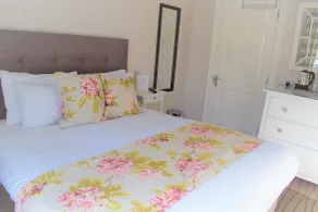 Tom Dick and Harriet's Accommodation - Quarto