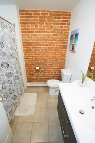 LikeAHotel - Les McGill, Vieux Montreal - Banheiro