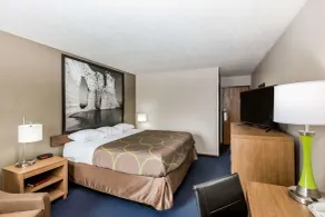 Super 8 by Wyndham Hays KS - Chambre