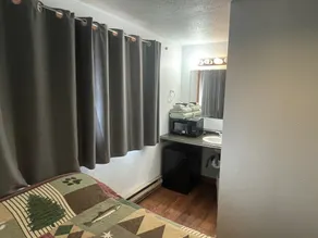 Brown Bear Saloon & Motel - Quarto