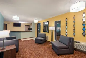 Super 8 by Wyndham Wakeeney - Lobby