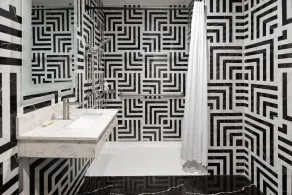 Super 8 by Wyndham Bronx Near Stadium - Bathroom
