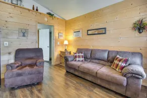 Walk to White River: Mountain View Family Cabin! - Innvendig