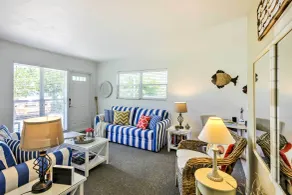 Walk to Beach: New Smyrna Beach Abode w/ BBQ! - Intérieur