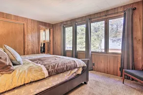 Retro Rhinelander Lake Retreat w/ Fire Pit! - Innvendig