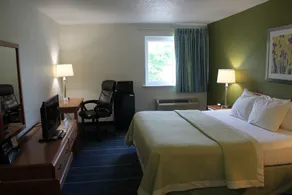 Days Inn & Suites by Wyndham Bridgeport - Clarksburg - Room