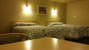Budget Host Longhorn Motel - Image 1