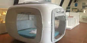 Schlafen zwischen Flugzeugen-Indoor Cube - Camera