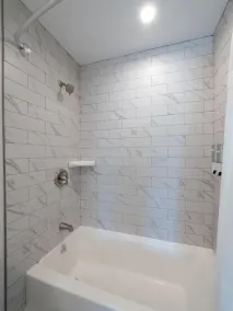 Long Beach Suites - Bathroom