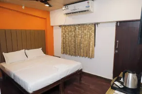 Omnia Beach Resort Near Candolim Beach - Zimmer